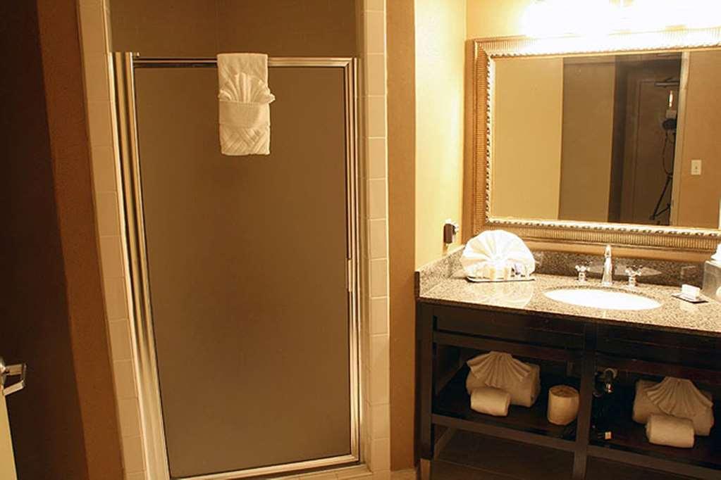 Doubletree By Hilton Memphis Downtown Hotel Room photo