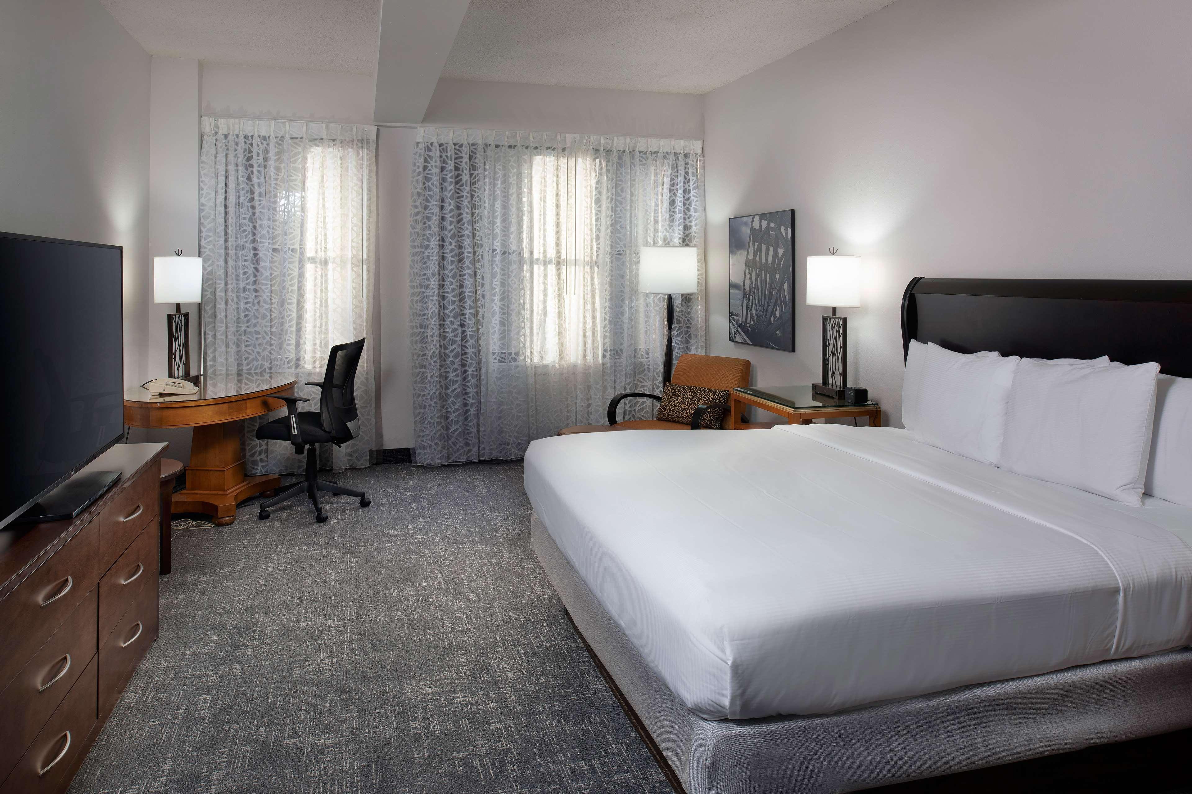 Doubletree By Hilton Memphis Downtown Hotel Exterior photo