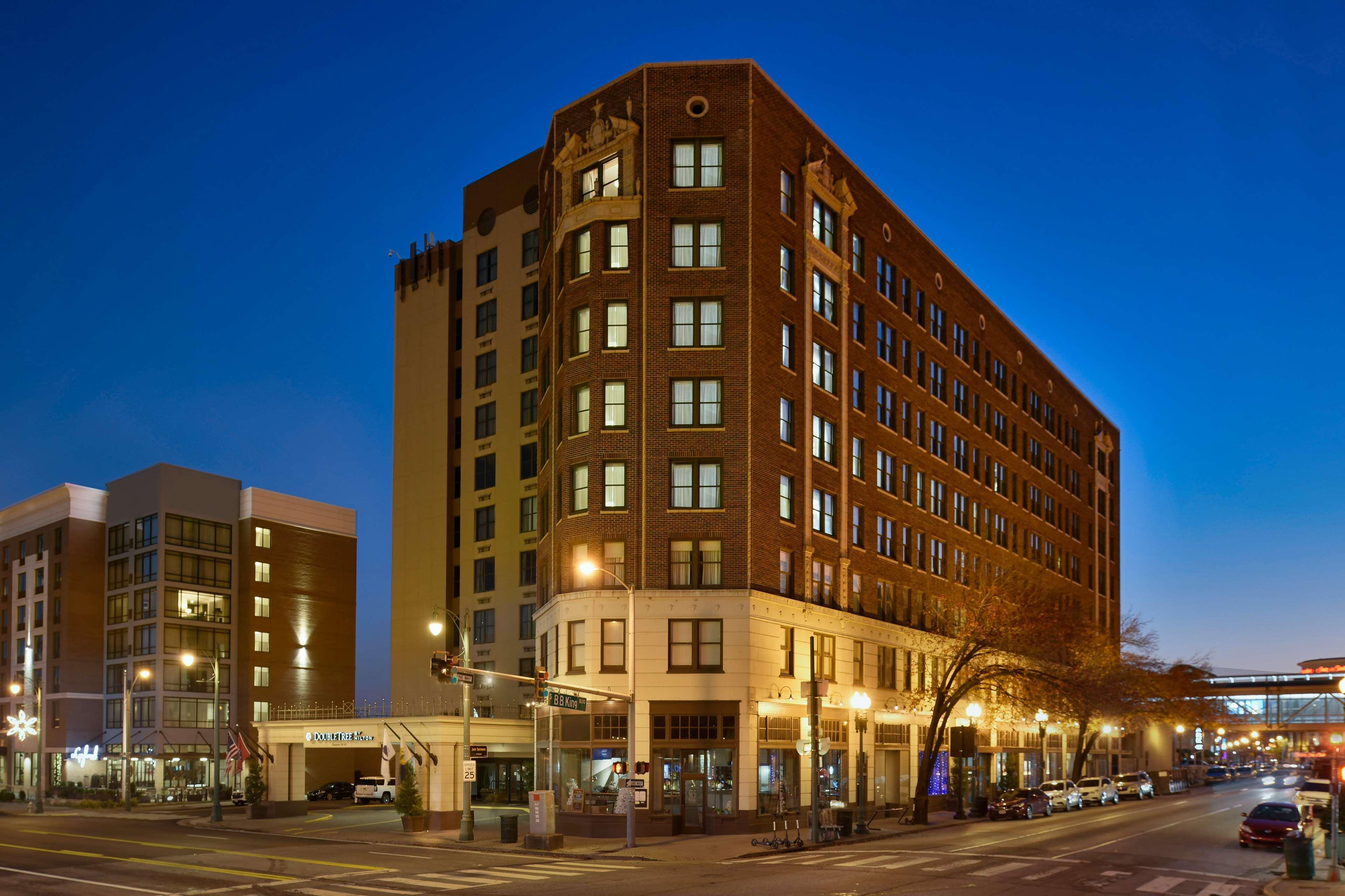 Doubletree By Hilton Memphis Downtown Hotel Exterior photo