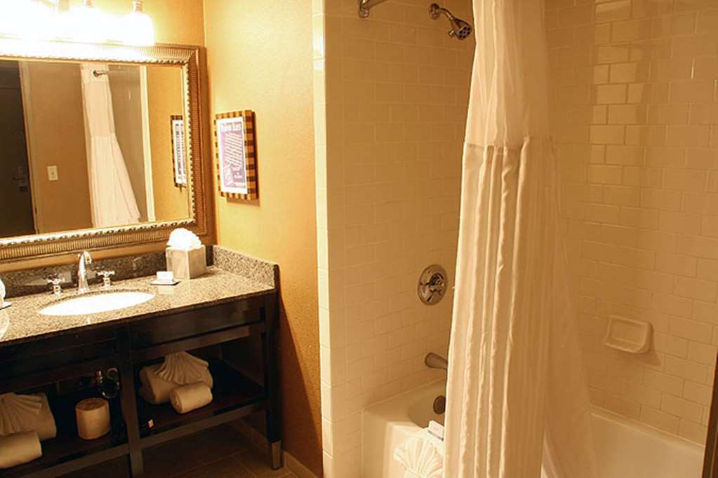 Doubletree By Hilton Memphis Downtown Hotel Room photo